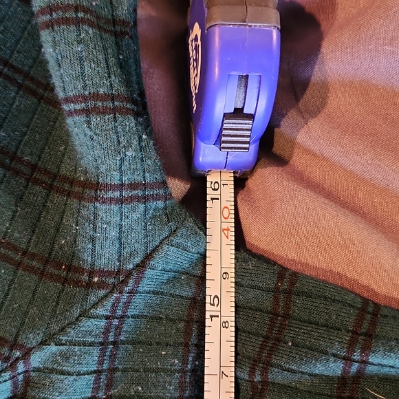 Lung sleeve crop top from Forever 21, size medium.  Like New condition - Picture 5 of 6